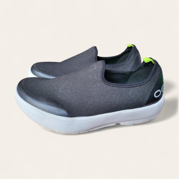 Oofos OOmg EeZee Low Recovery Slip On Black White Womens 10 - Picture 1 of 9